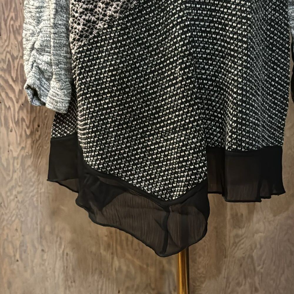 Kim Rogers Gray Black White Tan Womens Large Pullover Sweater Asymmetrical Hem - Picture 2 of 4